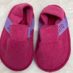 STQ Fur Lined Slippers Size 7